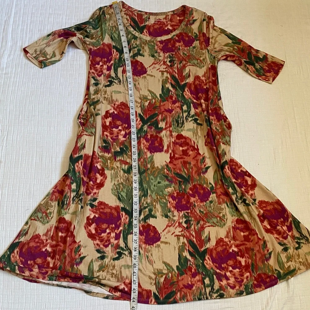 SOFT SURROUNDINGS Floral Print Scoop Neck With 3/4 sleeves And Side Pockets - Picture 8 of 10